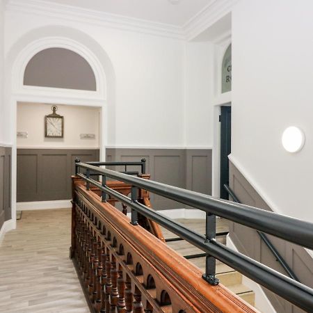 The Marriage Room At The Institute Executive Apartments Кит Экстерьер фото