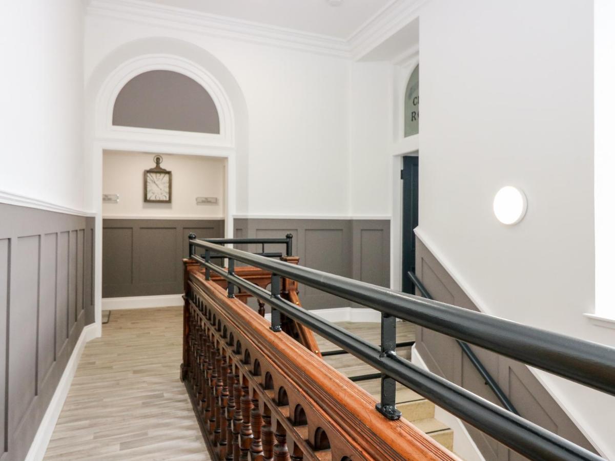 The Marriage Room At The Institute Executive Apartments Кит Экстерьер фото